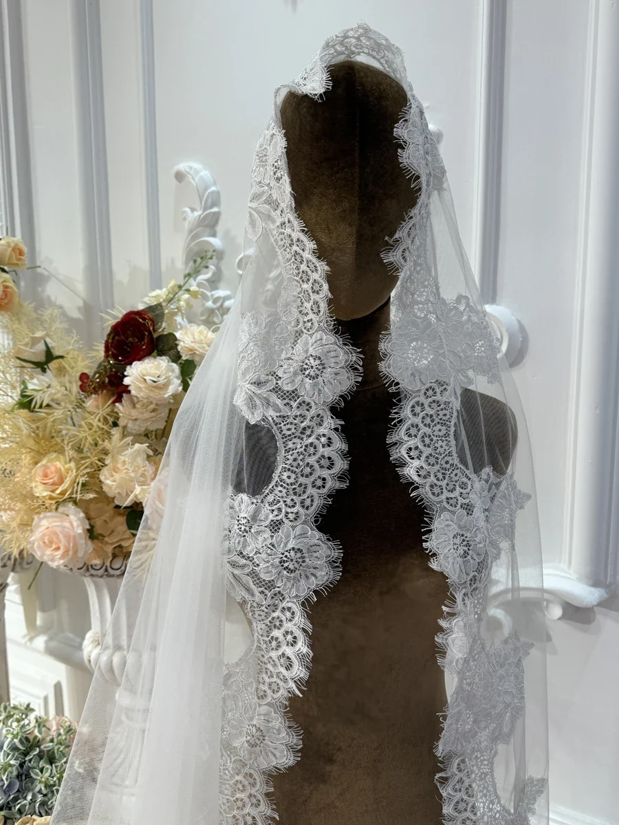 Customized Elegant Off White Lace Veil For NS5022 400cm Long With Comb - Image 2