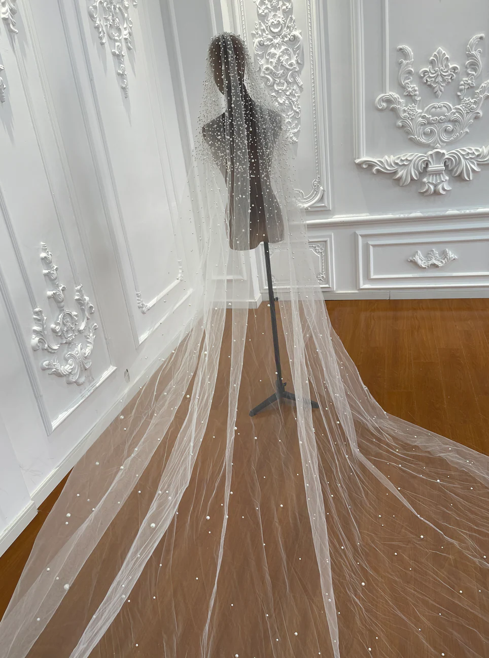 Long  pearls wedding veil - Image 5