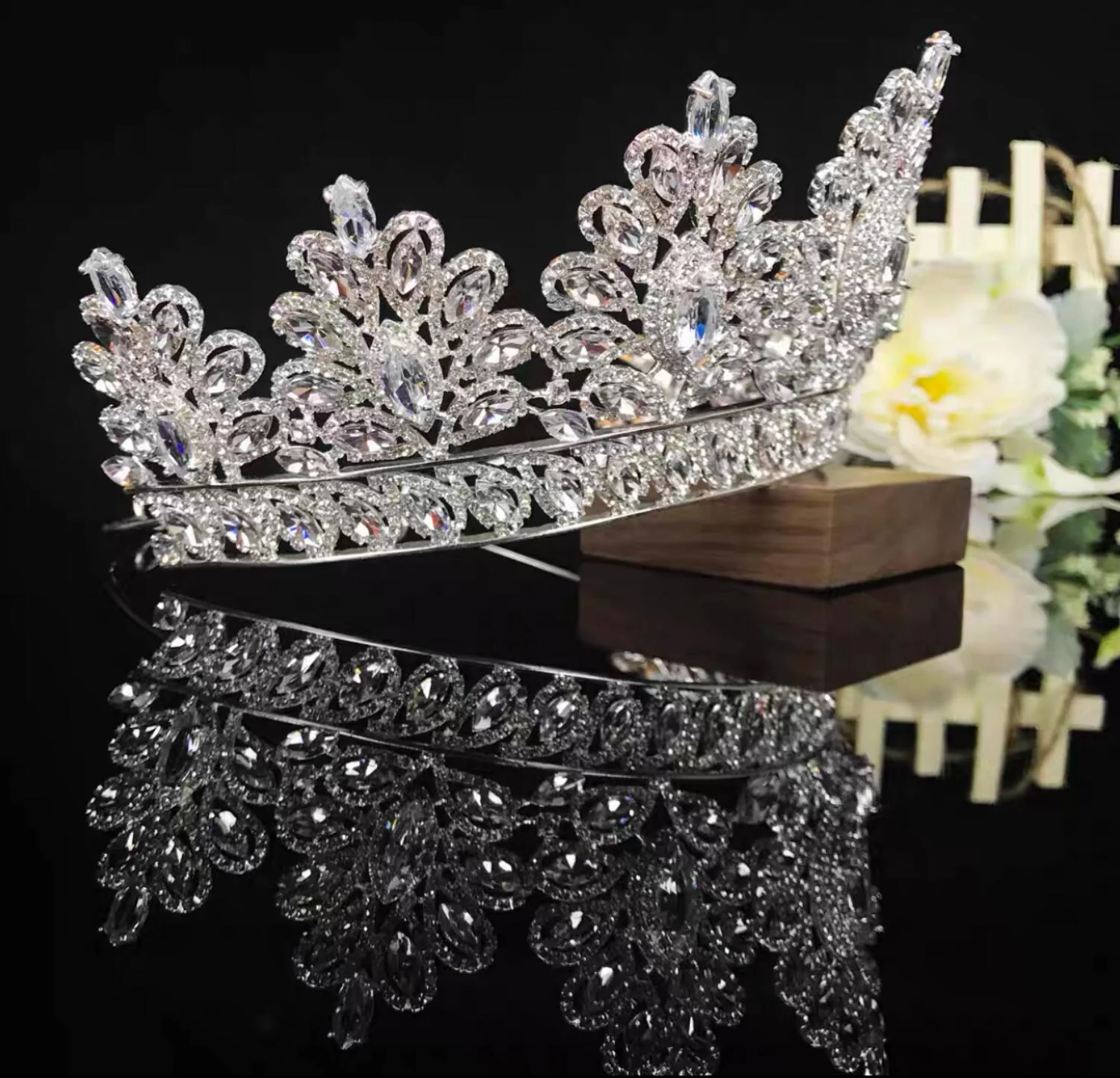 Luxury wedding crown wedding tiara Gold and silver color - Image 3